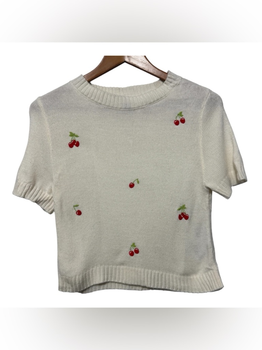 H&M Divided White Cherry Embroidered Short Sleeve Cropped Sweater Women’s Medium